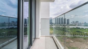 Apartemen Premium, 2 kamar tidur, balkon, pemandangan kota | Pemandangan balkon