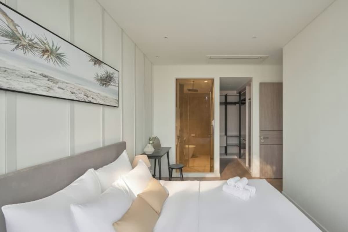 Premium bedding, pillowtop beds, desk, laptop workspace