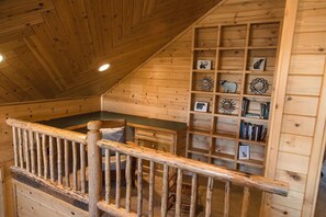 Interior - Kantada Retreats on the Green Sleeps 10, near Yellowstone, Hot Tub, Amenities (Island Park)