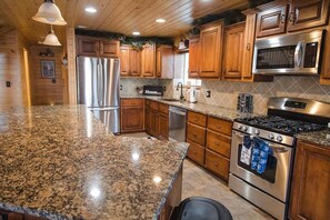 Fridge, microwave, oven, stovetop - Kantada Retreats on the Green Sleeps 10, near Yellowstone, Hot Tub, Amenities (Island Park)
