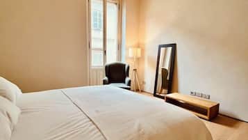 1 dormitorio, tabla de planchar con plancha, cuna de viaje y Internet