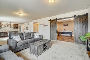 Fernseher, Kamin, Arbeitsbereiche