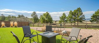 Mountain Breeze! Fire Pit, Air Hockey & Views!