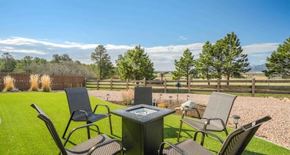 Mountain Breeze! Fire Pit, Air Hockey & Views!