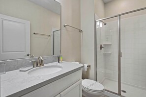Shower, hair dryer, towels - Charming Home with Themed Bedrooms & Private Pool (Davenport)