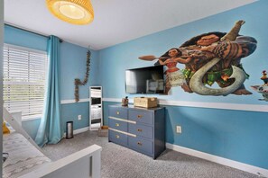 4 bedrooms, iron/ironing board, travel cot, WiFi - Charming Home with Themed Bedrooms & Private Pool (Davenport)