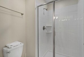 Shower, hair dryer, towels - Charming Home with Themed Bedrooms & Private Pool (Davenport)
