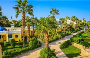 Property grounds - Mirage Beach Resort & Aqua park All-Inclusive (Hurghada)