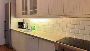 Réfrigérateur, four, plaque de cuisson, lave-vaisselle