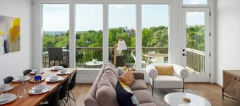 Chic Townhome Close to City & Dining