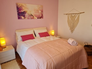 1 bedroom, iron/ironing board, travel cot, free WiFi - Villa Christele Sanremo (Sanremo)