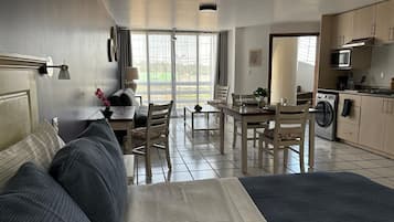 Loft Deluxe, cocina | Edredón, decoración personalizada y muebles diferentes