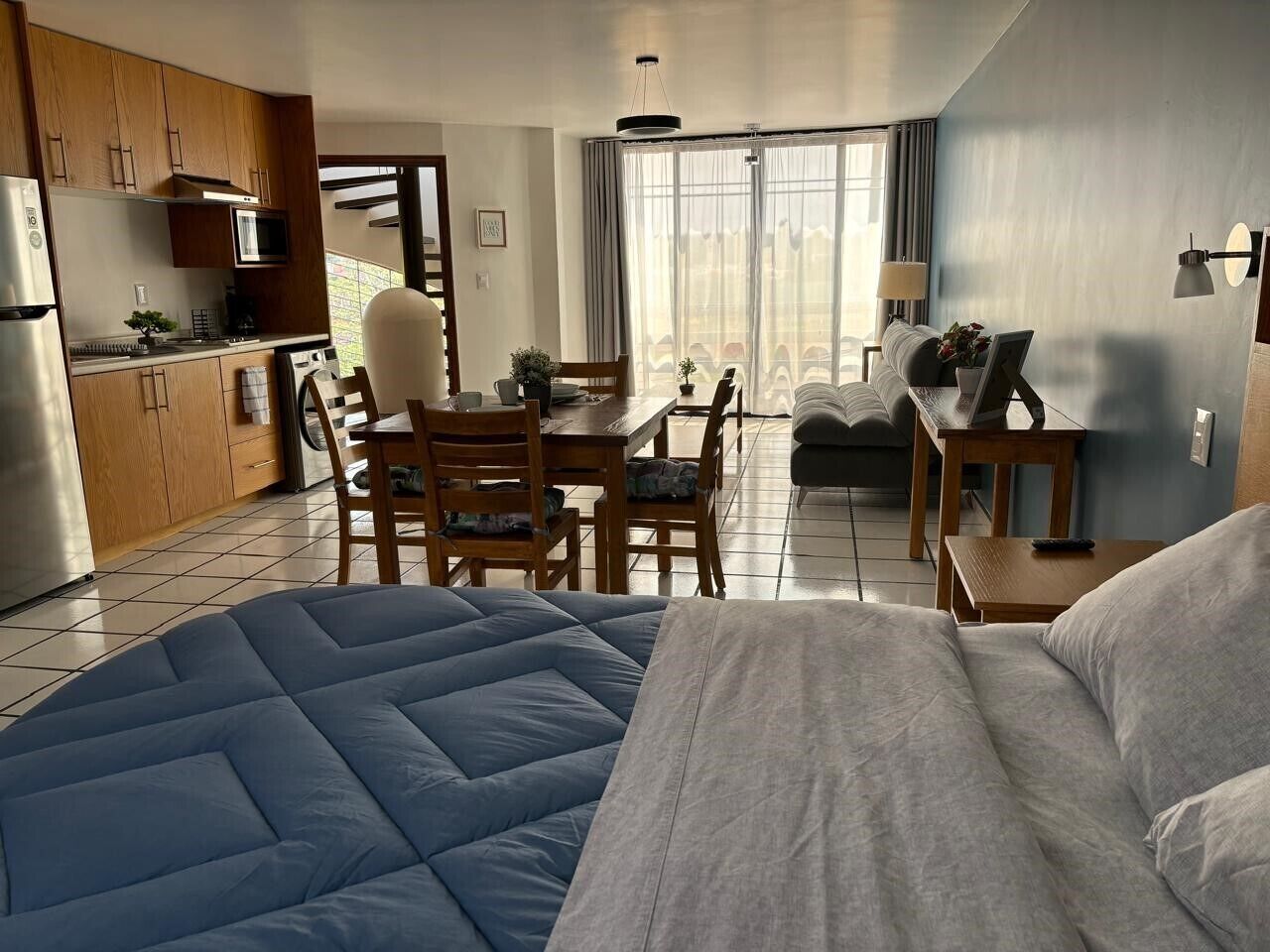 Loft Deluxe, para no fumadores, microondas | Edredón, decoración personalizada y muebles diferentes 