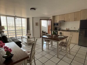 Loft Deluxe, cocina | Edredón, decoración personalizada y muebles diferentes 