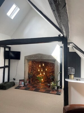 Interior - Epic location, large private sunset terrace. 500 years old with modern reno!  (Windsor)