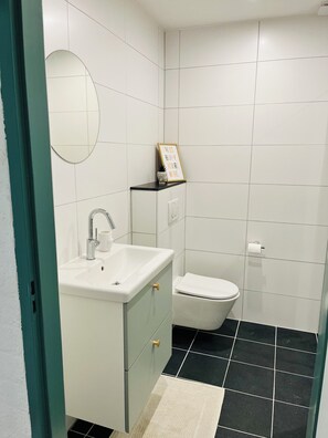 Shower, towels, soap, toilet paper - Bos Water Huisje Veluwemeer - Family House on the water and forest! (Biddinghuizen)