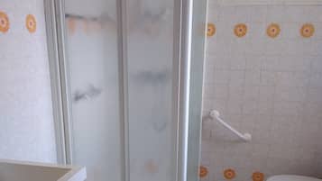 Dusch, hårtork och toalettpapper