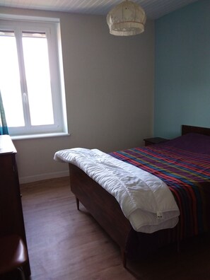 2 chambres, fer et planche à repasser, draps fournis