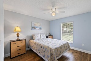 4 slaapkamers, een bureau, een strijkplank/strijkijzer, gratis wifi