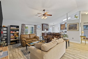 Smart TV, books, offices