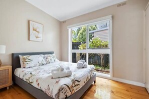 2 Schlafzimmer, Zimmersafe, Schreibtisch, Bügeleisen/Bügelbrett