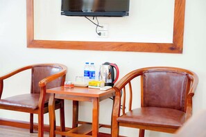 Premium bedding, individually furnished, desk, laptop workspace - Lotus Hotel 2 Khach San Bac Ninh (Bac Ninh)