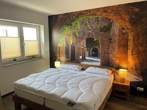 3 dormitoris, planxa i posts de planxar, un bressol de viatge i wifi