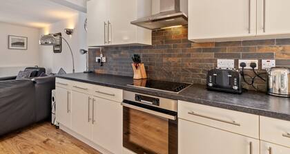 Charming 3‑Bed Cottage in Historic Laugharne