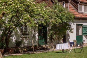 Outdoor dining - Holiday apartment Kutscherstube (Altenbeken)