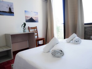 1 bedroom, desk, free WiFi, bed sheets