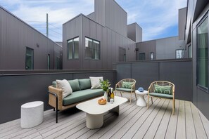 Terrace/patio - Outrider Buyout- 3 units by AvantStay | Sleeps 42 (Nashville)