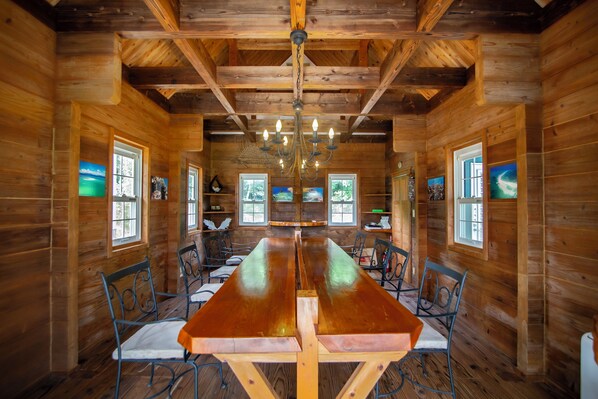 TV màn hình phẳng 23-inch có truyền hình cáp