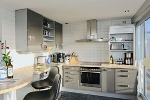 Fridge, stovetop, dishwasher, coffee/tea maker - Kaphaus Modern retreat (Juist)