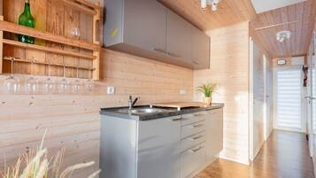 Réfrigérateur, micro-ondes, plaque de cuisson, cafetiÚre/bouilloire