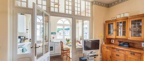 Frigorifero, forno, piano cottura, lavastoviglie