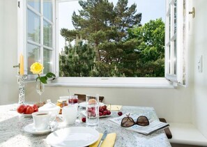 Dining - "Seashell" Modern retreat (Binz)