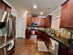 Fridge, microwave, oven, stovetop - Spacious Newnan Retreat - Minutes from Hospital & Celebrations! (Newnan)