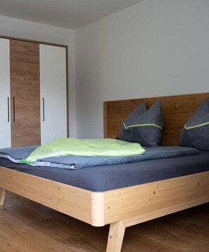 2 bedrooms, Internet, bed sheets