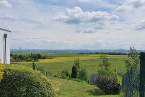 Property grounds - Uitzicht op de Pellenz (Andernach-Eich)
