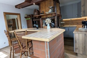 Fridge, microwave, oven, stovetop - Old Forge Modern Retreat (Scharfenstein)