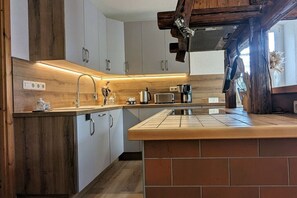 冰箱、微波炉、烤箱、炉灶