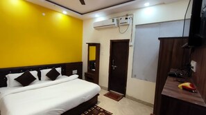 Superior Double Room - Hotel Fortune Suites Prayagraj (Karchana)