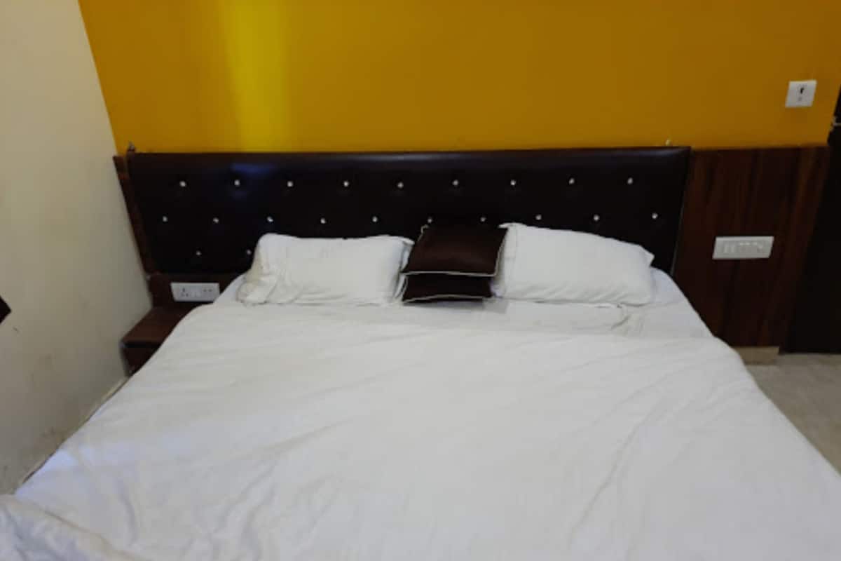 Deluxe Double Room | Free WiFi, bed sheets