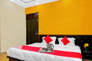 Deluxe Double Room - Hotel Fortune Suites Prayagraj (Karchana)