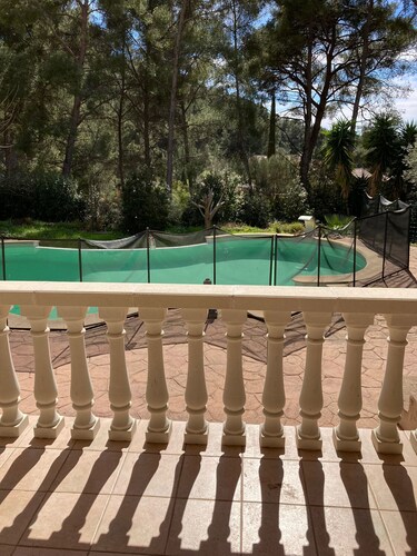 Villa de Vacances Avec Piscine, au Pied des Collines et à 10 Minutes de la mer