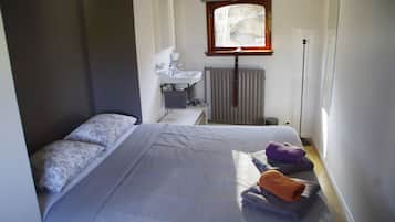 1 habitación, wifi y ropa de cama
