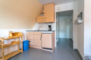 Een koelkast, een magnetron