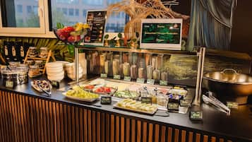 Tägliches Frühstücksbuffet (19.5 EUR pro Person)