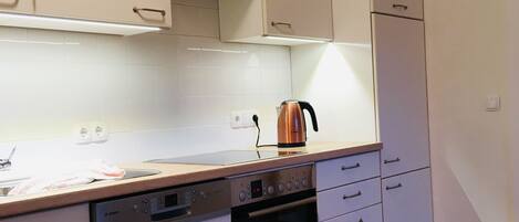 Fridge, dishwasher, coffee/tea maker, toaster