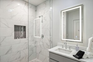 Hårtork och handdukar